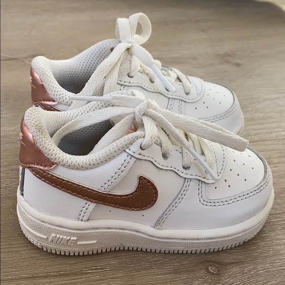 Nike Force 1 toddler sneaker - Picture 1 of 7